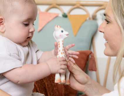 Sophie la jirafa caja regalo Vulli toys Juegos El faro de los tres mundos