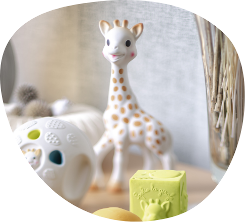 Comment est fabriquée Sophie la girafe ? 